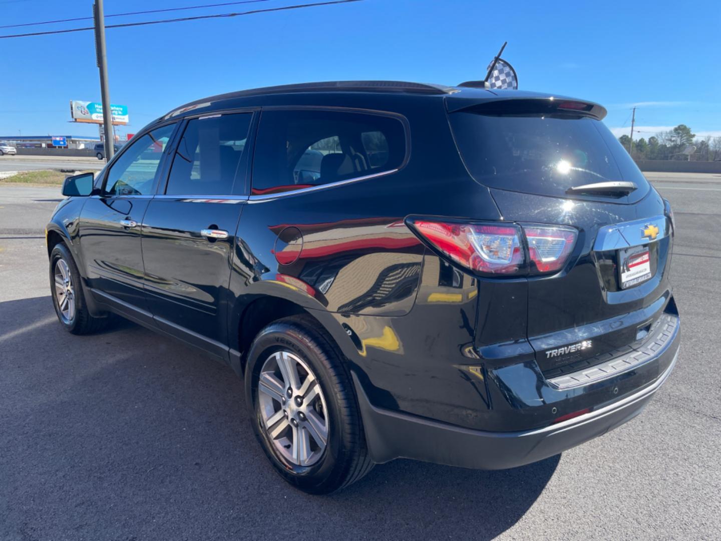 2017 Black Chevrolet Traverse (1GNKRGKD0HJ) with an V6, 3.6 Liter engine, Automatic, 6-Spd transmission, located at 8008 Warden Rd, Sherwood, AR, 72120, (501) 801-6100, 34.830078, -92.186684 - Photo#5